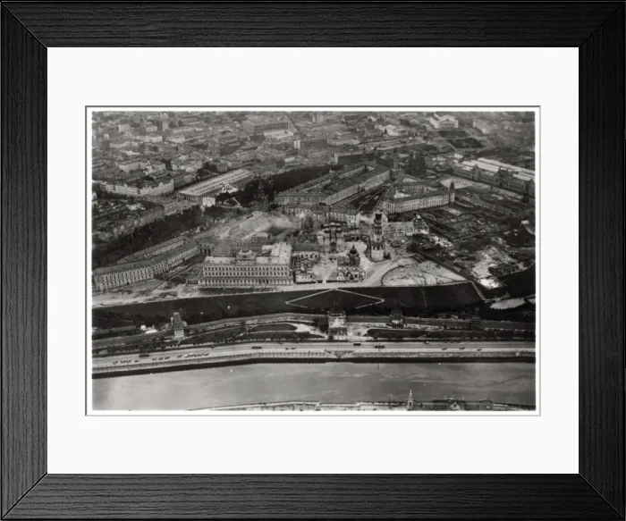 Framed Print : Aerial view of the Kremlin, Moscow, USSR, from a Zeppelin, 1930 (1933) Framed Print : Aerial view of the Kremlin, Moscow, USSR, from a Zeppelin, 1930 (1933)