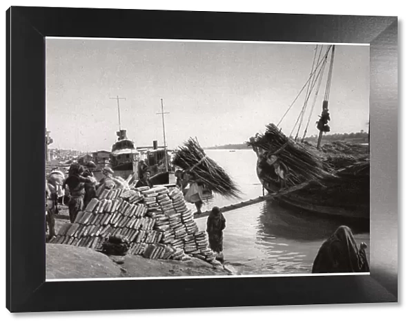 Unloading cargo from a boat, Muhaila, Baghdad, Iraq, 1925. Artist: A Kerim