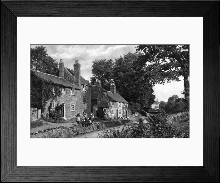 Framed Print : The Swan Inn, Fittleworth, Sussex, c1922. Artist: Horace Walter Nicholls Framed Print : The Swan Inn, Fittleworth, Sussex, c1922. Artist: Horace Walter Nicholls