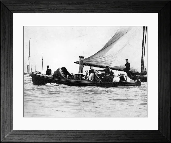 Framed Print : A Royal and Imperial Party at Cowes, 1910. Artist: Sport & General Framed Print : A Royal and Imperial Party at Cowes, 1910. Artist: Sport & General