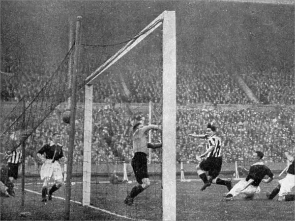 Jack Allen heads Newcastles first goal, FA Cup Final, Wembley, London, 1932. Artist: Graphic Photo Union