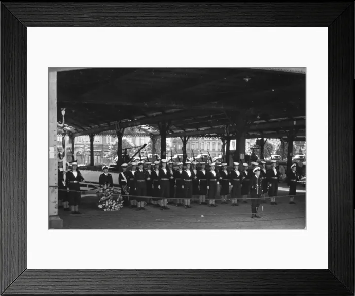 Framed Print : Guard of Honour from HMS Sirius, Antwerp, c1946-c1949 Framed Print : Guard of Honour from HMS Sirius, Antwerp, c1946-c1949