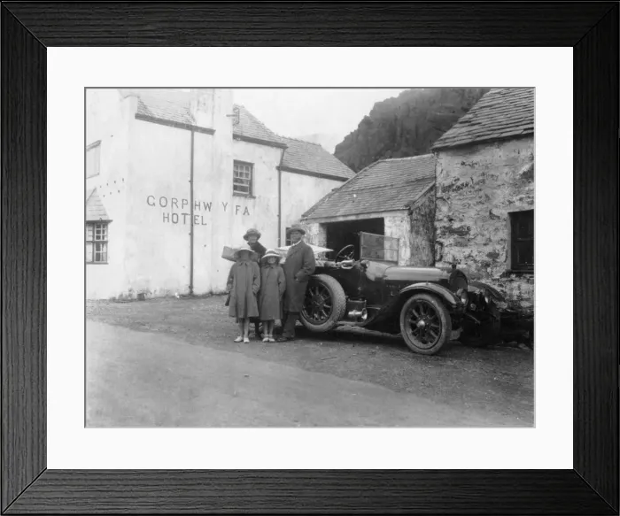 Framed Print : A family standing beside their car, Gorphwysfa Hotel, North Wales, c1920s-c1930s(?) Framed Print : A family standing beside their car, Gorphwysfa Hotel, North Wales, c1920s-c1930s(?)