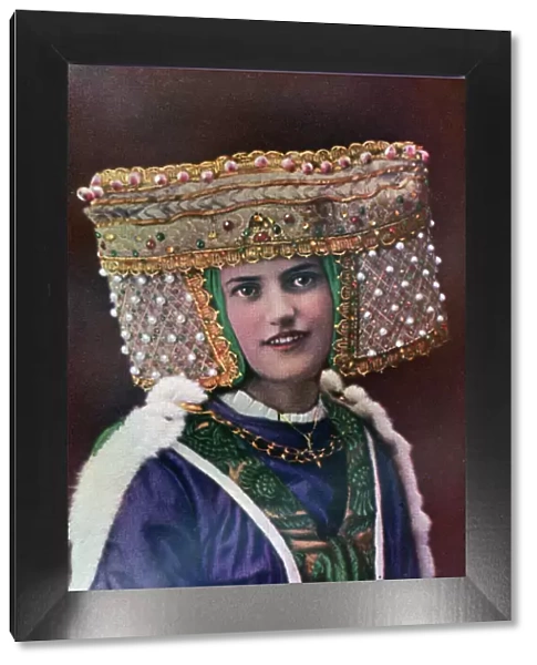 Ladys headdress, 14th century, (1910)
