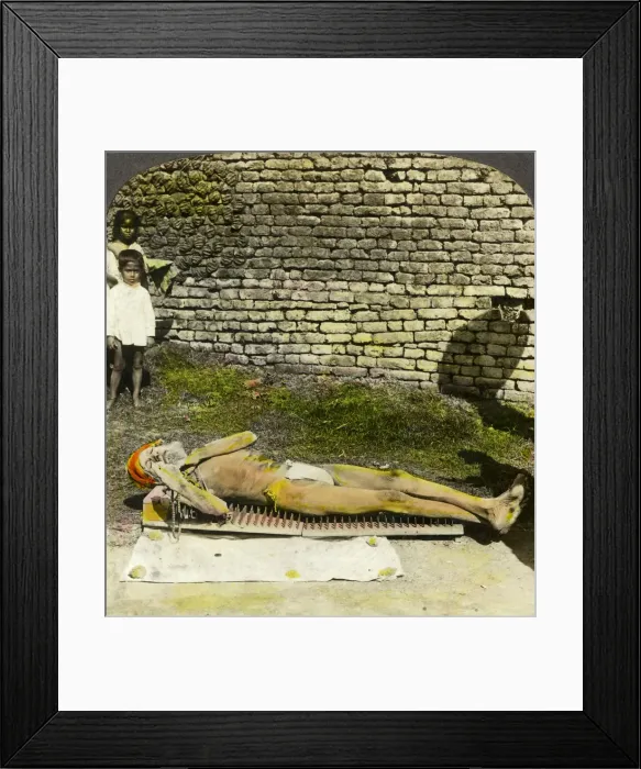 Framed Print : Hindu devotee on a bed of nails near the shrine of Kali, Calcutta, India, early 20th century(?). Artist: Underwood & Underwood Framed Print : Hindu devotee on a bed of nails near the shrine of Kali, Calcutta, India, early 20th century(?). Artist: Underwood & Underwood