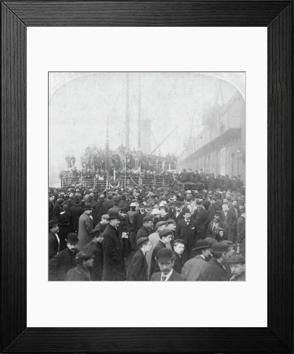 Framed Print : Gordon Highlanders embarking for South Africa, Liverpool, Lancashire, 1899. Artist: Underwood & Underwood Framed Print : Gordon Highlanders embarking for South Africa, Liverpool, Lancashire, 1899. Artist: Underwood & Underwood