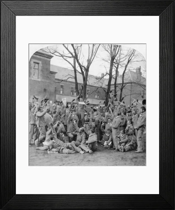 Framed Print : Convalescent soldiers, general hospital no 10, Bloemfontein, South Africa, Boer War, 1901. Artist: Underwood & Underwood Framed Print : Convalescent soldiers, general hospital no 10, Bloemfontein, South Africa, Boer War, 1901. Artist: Underwood & Underwood