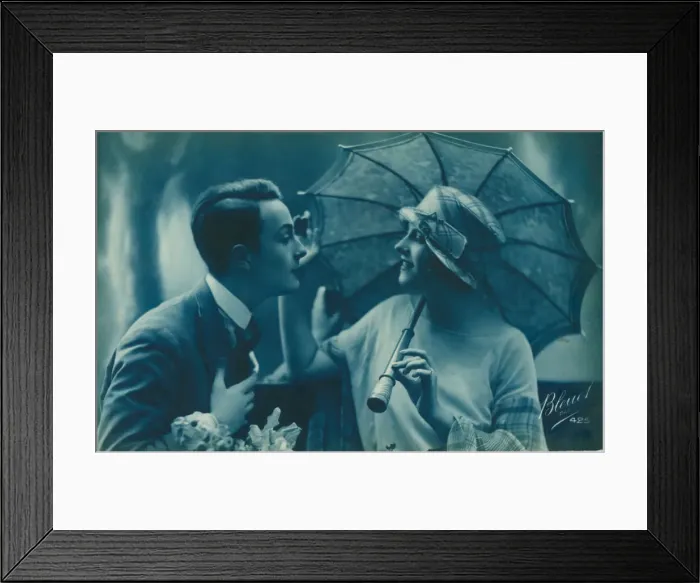 Framed Print : Postcard of romantic vintage couple, in blue Framed Print : Postcard of romantic vintage couple, in blue