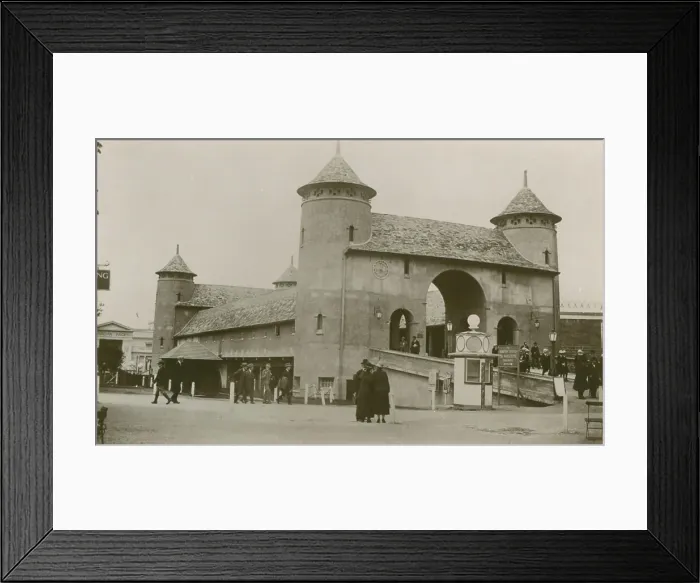 Framed Print : The British Empire Exhibition, old London Bridge, 1924 Framed Print : The British Empire Exhibition, old London Bridge, 1924