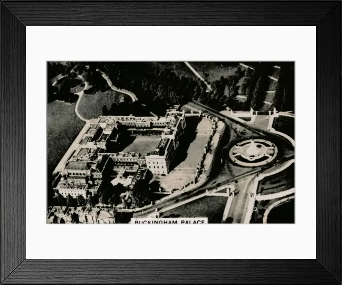 Framed Print : Aerial view of Buckingham Palace, 1939 Framed Print : Aerial view of Buckingham Palace, 1939