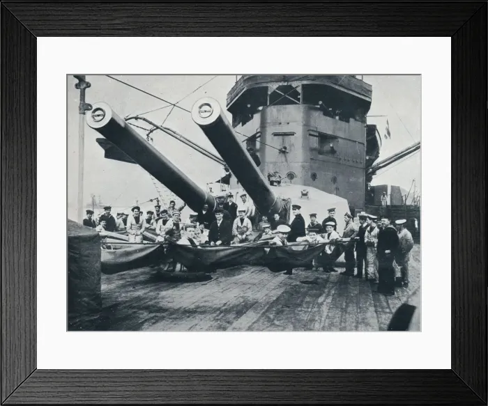 Framed Print : The big guns of HMS New Zealand, c1914 Framed Print : The big guns of HMS New Zealand, c1914