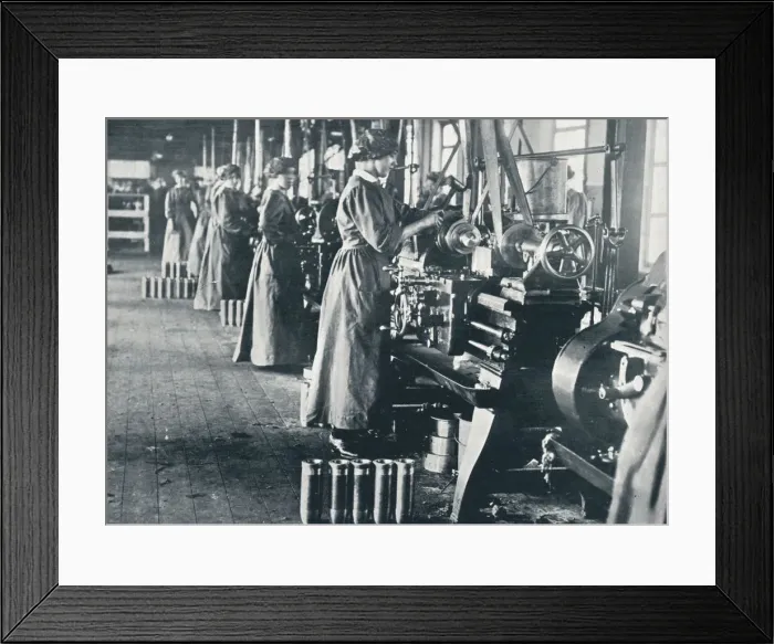 Framed Print : Girl munition workers at their lathes in a Scottish mill, c1914 Framed Print : Girl munition workers at their lathes in a Scottish mill, c1914
