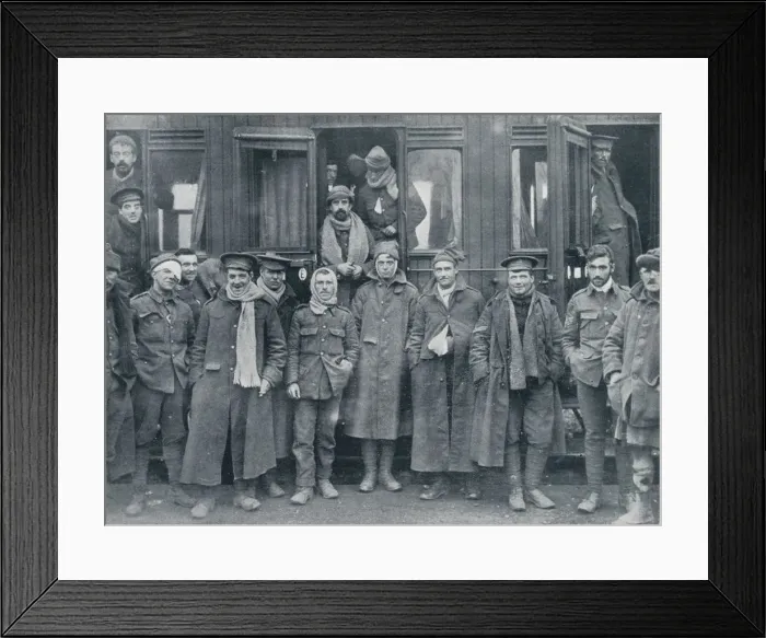 Framed Print : Wounded English troops on their way to a base hospital, c1914 Framed Print : Wounded English troops on their way to a base hospital, c1914