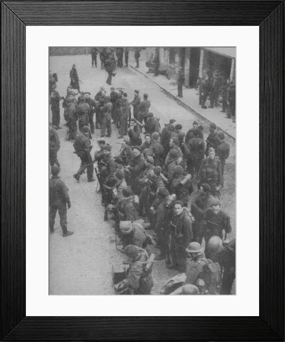 Framed Print : Commando Raiders who pierced the Channel defences at Boulogne, 1942 Framed Print : Commando Raiders who pierced the Channel defences at Boulogne, 1942
