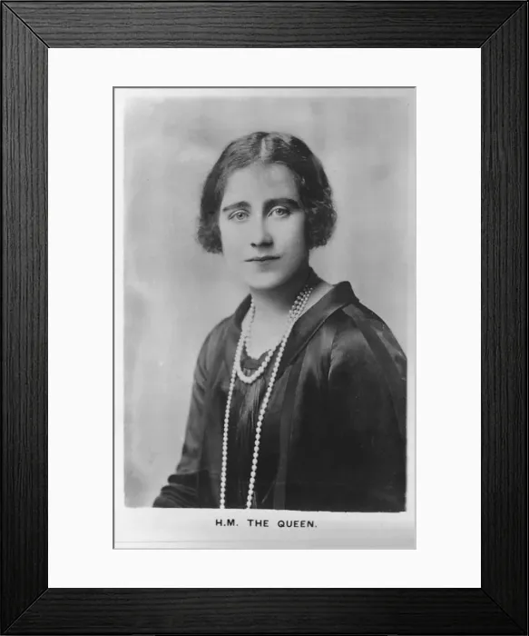 Framed Print : HM Queen Elizabeth, the Queen Mother, 1937 Framed Print : HM Queen Elizabeth, the Queen Mother, 1937