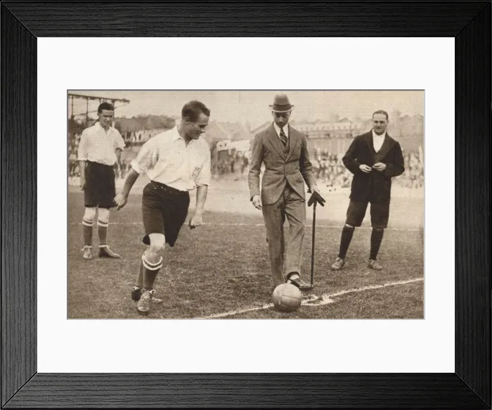 Framed Print : The Duke of York, charity football match, Tottenham Hotspurs and Corinthians, c1921