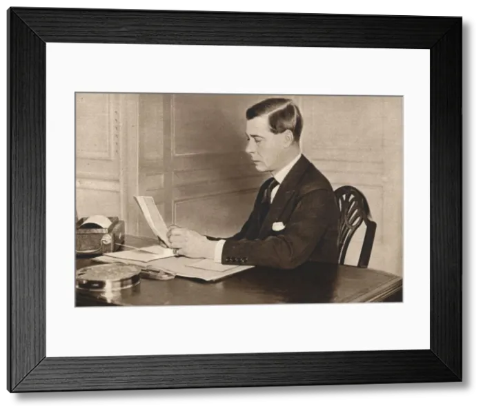 Framed Print : Edward VIII working in his office at St. Jamess Palace, London, 1936 Framed Print : Edward VIII working in his office at St. Jamess Palace, London, 1936