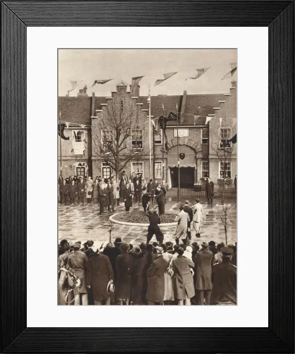 Framed Print : Visit to Duchy of Cornwall Estate, 1937 Framed Print : Visit to Duchy of Cornwall Estate, 1937