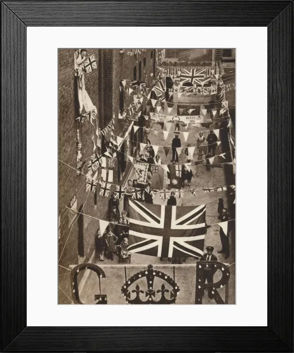 Framed Print : Blackfriars, London, decoarted for King George VIs coronation, 1937 Framed Print : Blackfriars, London, decoarted for King George VIs coronation, 1937
