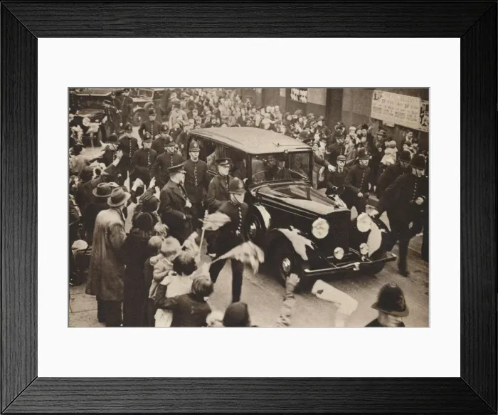 Framed Print : Surprise Drive to Hoxton, 1937 Framed Print : Surprise Drive to Hoxton, 1937