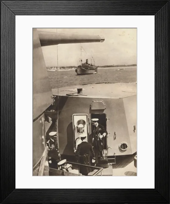 Framed Print : King George VI in the gun turret of H. M.s Southampton, 1937 Framed Print : King George VI in the gun turret of H. M.s Southampton, 1937