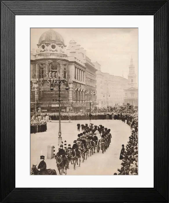 Framed Print : The moving simplicity of King Georges last journey through London, 1936 Framed Print : The moving simplicity of King Georges last journey through London, 1936