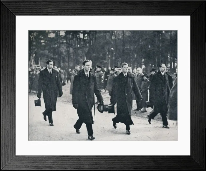 Framed Print : King Edward VIII and his three brothers follow the gun carriage, 1936 Framed Print : King Edward VIII and his three brothers follow the gun carriage, 1936