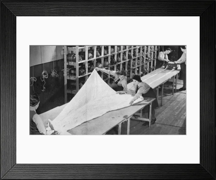Framed Print : Members of the WaF serving in Coastal Command, c1940 (1943) Framed Print : Members of the WaF serving in Coastal Command, c1940 (1943)