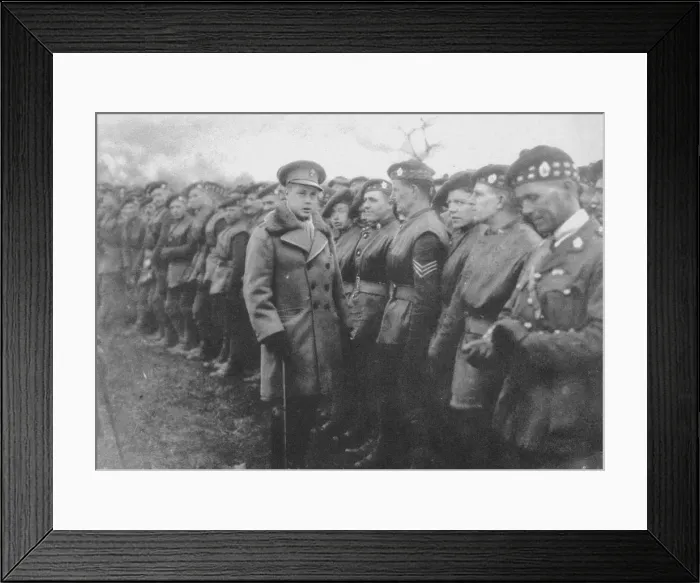 Framed Print : The Prince of Wales talking to a British soldier at the front, World War I, c1914-c1918 (1936) Framed Print : The Prince of Wales talking to a British soldier at the front, World War I, c1914-c1918 (1936)