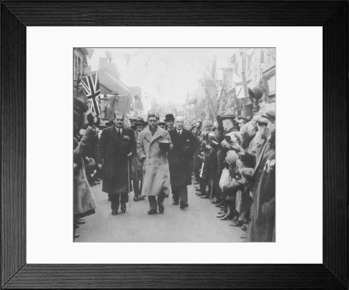 Framed Print : The Prince of Wales greeted by the people of Porth, Glamorgan, during a visit to Wales, 1932 (1936) Framed Print : The Prince of Wales greeted by the people of Porth, Glamorgan, during a visit to Wales, 1932 (1936)