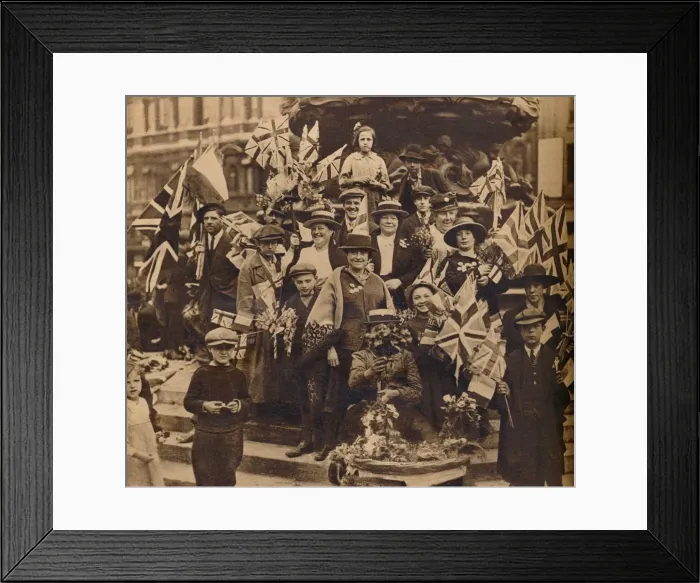 Framed Print : Victory celebrations underneath Eros, Piccadilly, London, 1918, (1938) Framed Print : Victory celebrations underneath Eros, Piccadilly, London, 1918, (1938)