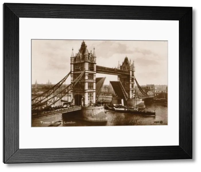 Framed Print : Tower Bridge, London, c1910 Framed Print : Tower Bridge, London, c1910