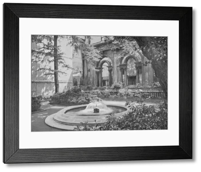 Framed Print : Bank of England Fountain, City of London, c1910 (1911). Artist: Pictorial Agency Framed Print : Bank of England Fountain, City of London, c1910 (1911). Artist: Pictorial Agency