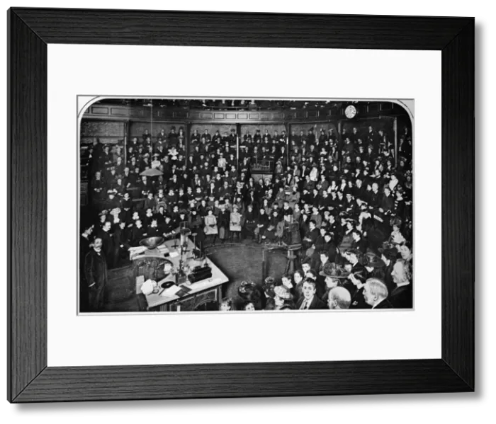 Framed Print : A lecture at the Royal Institution, London, c1903 (1903) Framed Print : A lecture at the Royal Institution, London, c1903 (1903)