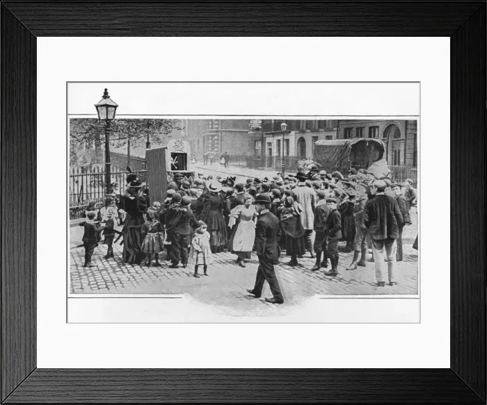Framed Print : Punch and Judy show, London, c1903 (1903) Framed Print : Punch and Judy show, London, c1903 (1903)