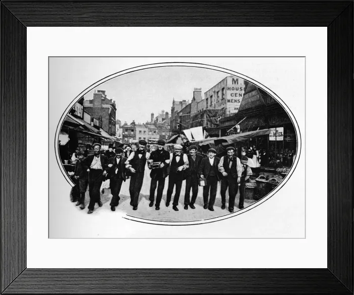 Framed Print : Street melody, London, c1901 (1901) Framed Print : Street melody, London, c1901 (1901)