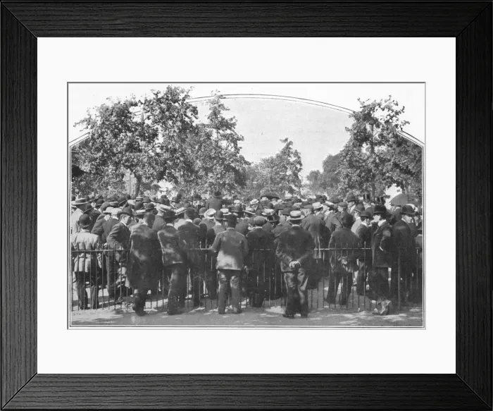 Framed Print : An al fresco lecture, Hyde Park, London, c1900 (1901) Framed Print : An al fresco lecture, Hyde Park, London, c1900 (1901)