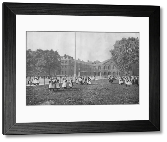 Framed Print : In the Foundling Hospital grounds, London, c1901 (1901) Framed Print : In the Foundling Hospital grounds, London, c1901 (1901)