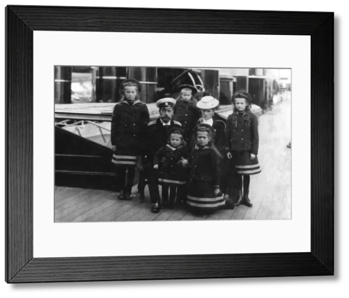 Framed Print : Tsar Nicholas II and Tsarina Alexandra of Russia and their children, 1907 Framed Print : Tsar Nicholas II and Tsarina Alexandra of Russia and their children, 1907