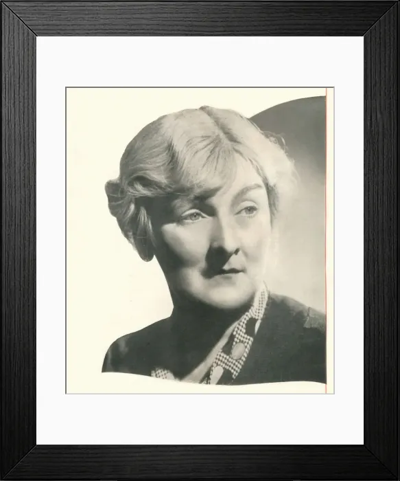 Framed Print : Curtain call for Sybil Thorndike A Cocktail In Which Booths Plays A Leading Part Receives An Enth Framed Print : Curtain call for Sybil Thorndike A Cocktail In Which Booths Plays A Leading Part Receives An Enth