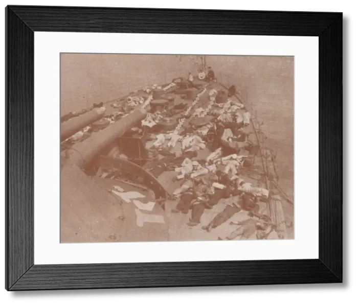 Framed Print : An afternoon nap, c1918 (1919). Artist: Underwood & Underwood Framed Print : An afternoon nap, c1918 (1919). Artist: Underwood & Underwood