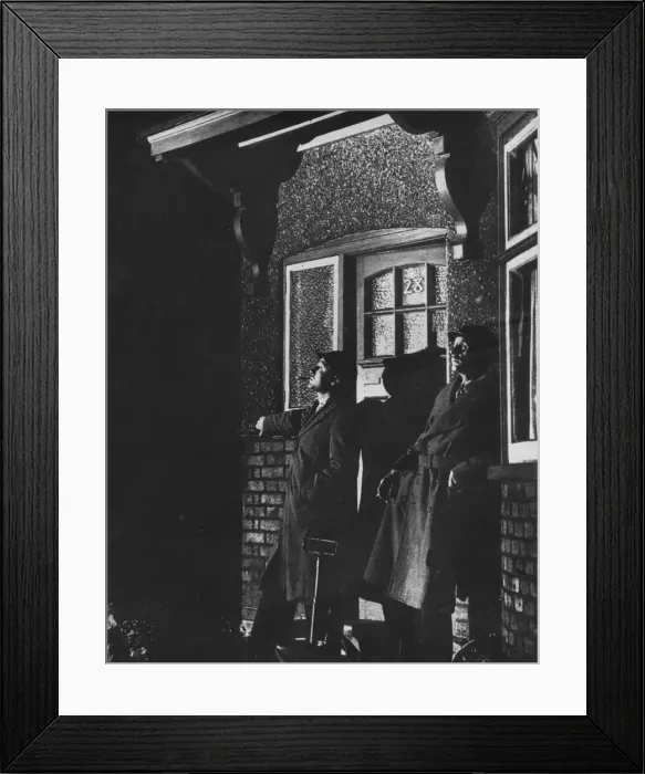 Framed Print : Civil Defence volunteers, 1942 Framed Print : Civil Defence volunteers, 1942