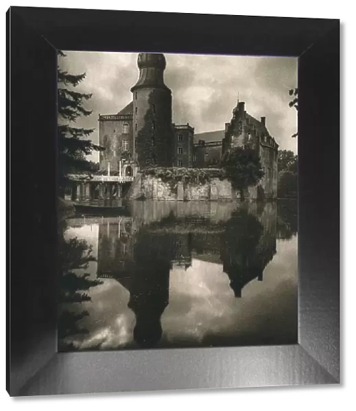 Gemen (Westfalen). Wasserschloss, 1931. Artist: Kurt Hielscher