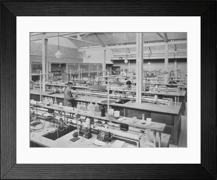 Framed Print : Student laboratory, Sterling Chemical Laboratory, Yale University, New Haven, Connecticut, 1926