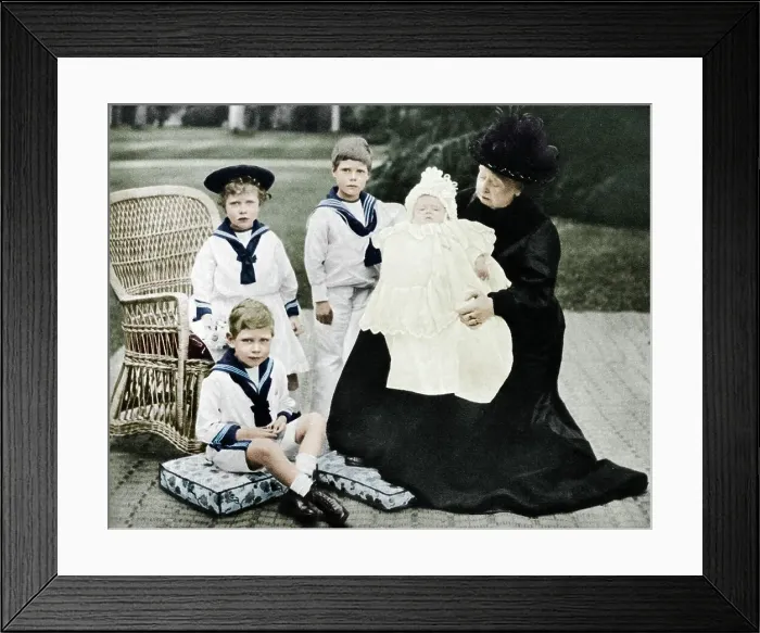 Framed Print : Queen Victoria with her great-granchildren at Osborne House, Isle of Wight, 1900 Framed Print : Queen Victoria with her great-granchildren at Osborne House, Isle of Wight, 1900
