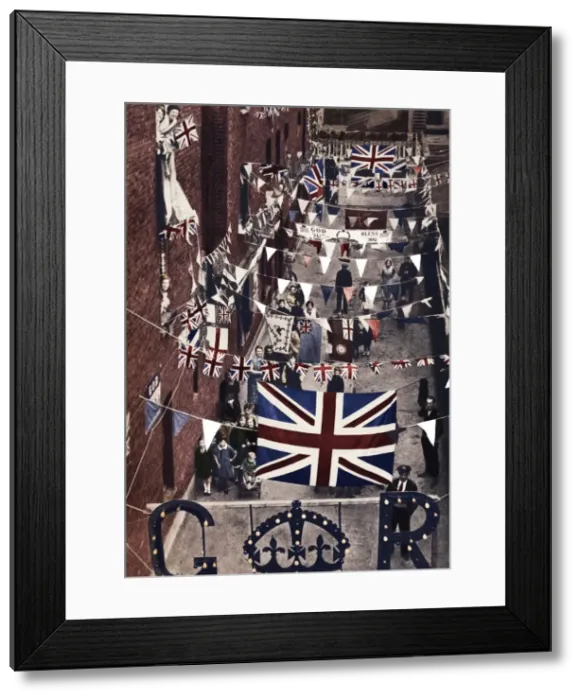 Framed Print : Blackfriars, London, decoarted for King George VIs coronation, 1937 Framed Print : Blackfriars, London, decoarted for King George VIs coronation, 1937