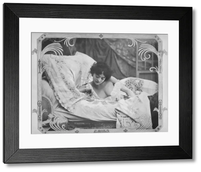 Framed Print : La Carte Favorable, 1900 Framed Print : La Carte Favorable, 1900
