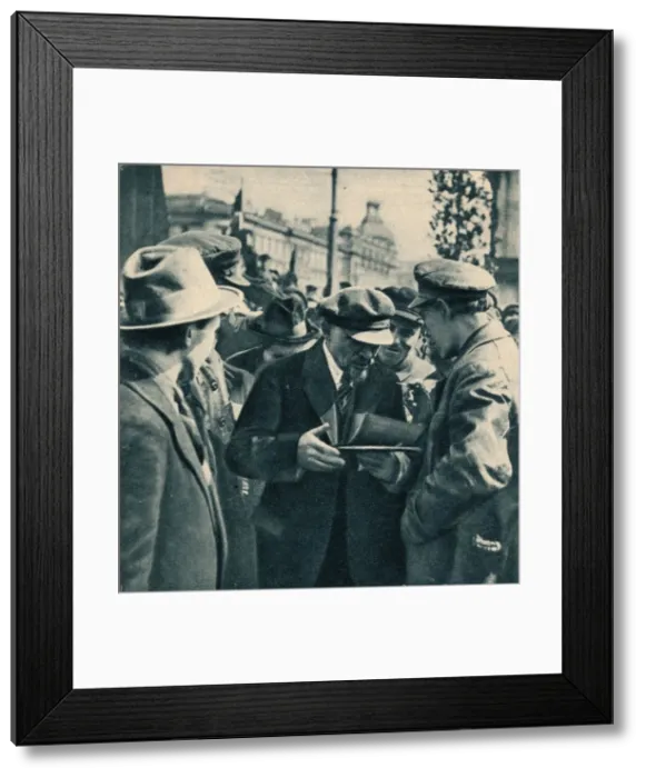Framed Print : Vladimir Ilich Lenin, Russian Bolshevik leader, 1st March, 1920 Framed Print : Vladimir Ilich Lenin, Russian Bolshevik leader, 1st March, 1920