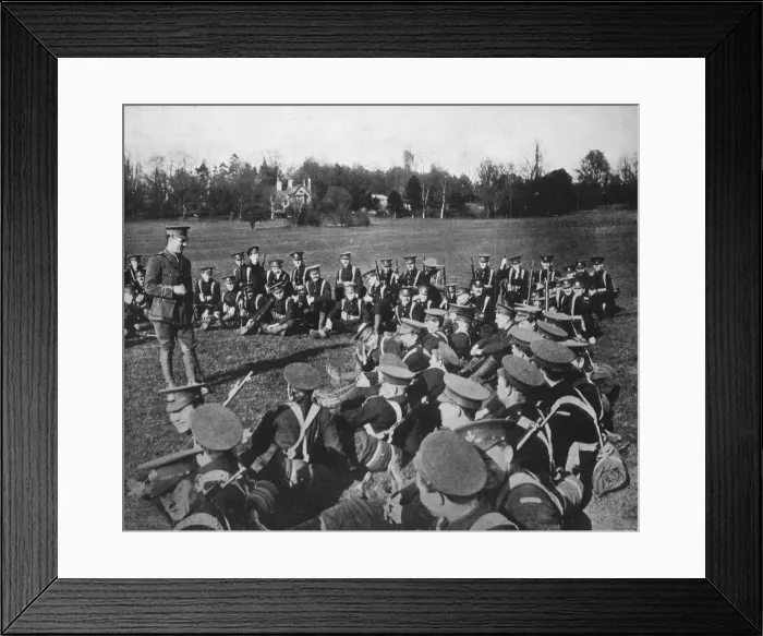 Framed Print : An open-air lecture in the Parks, Oxford, 1915 Framed Print : An open-air lecture in the Parks, Oxford, 1915