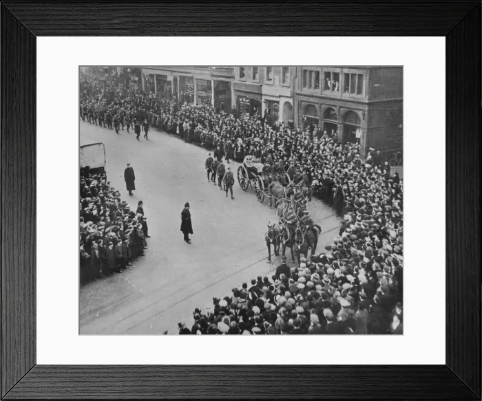 Framed Print : Funeral procession, with full military honours, of the captain of the Blucher, 1915 Framed Print : Funeral procession, with full military honours, of the captain of the Blucher, 1915